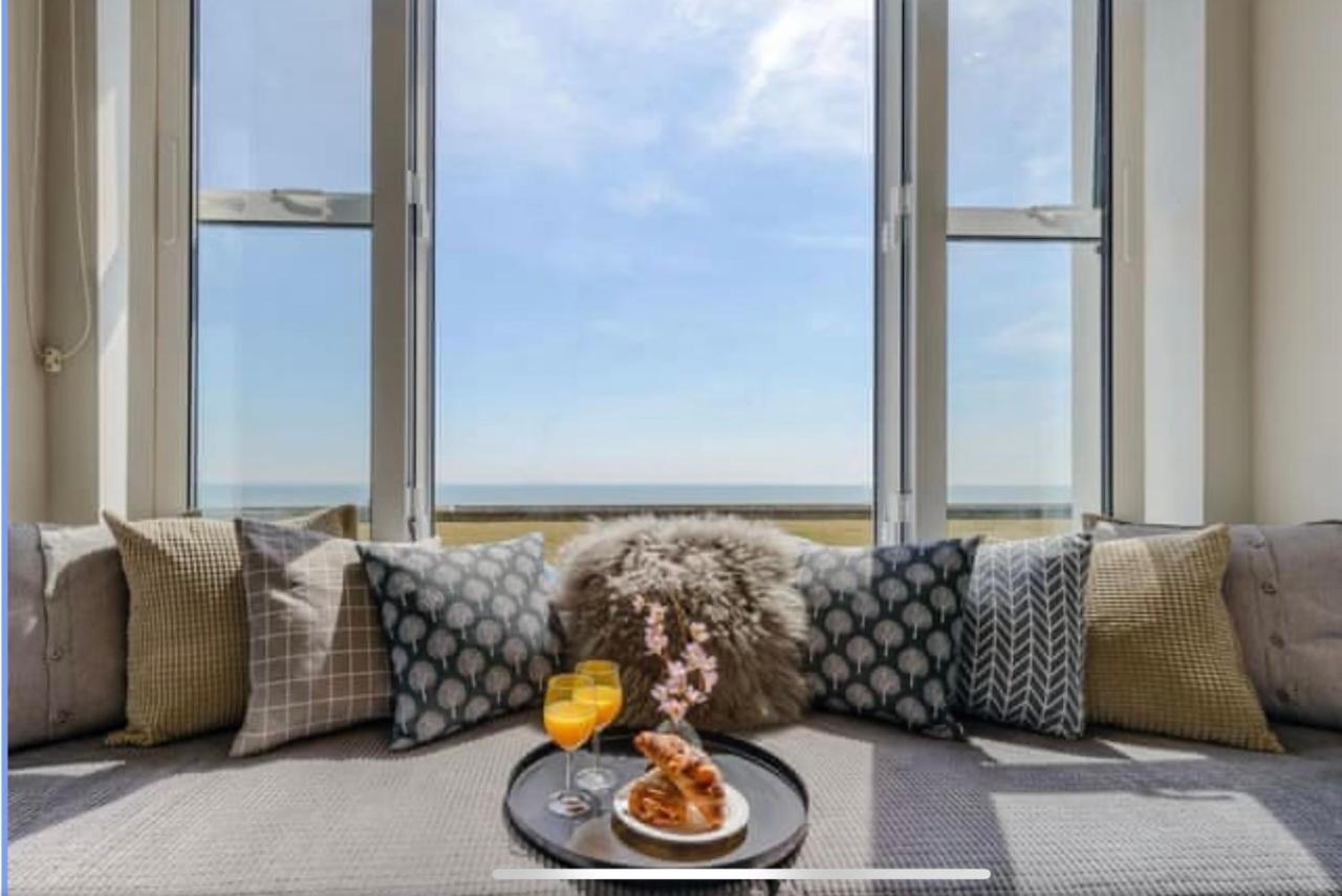 Beachfront Compact Coastal Crib, Direct Sea Views & Air Conditioning Littlestone-on-Sea Ngoại thất bức ảnh