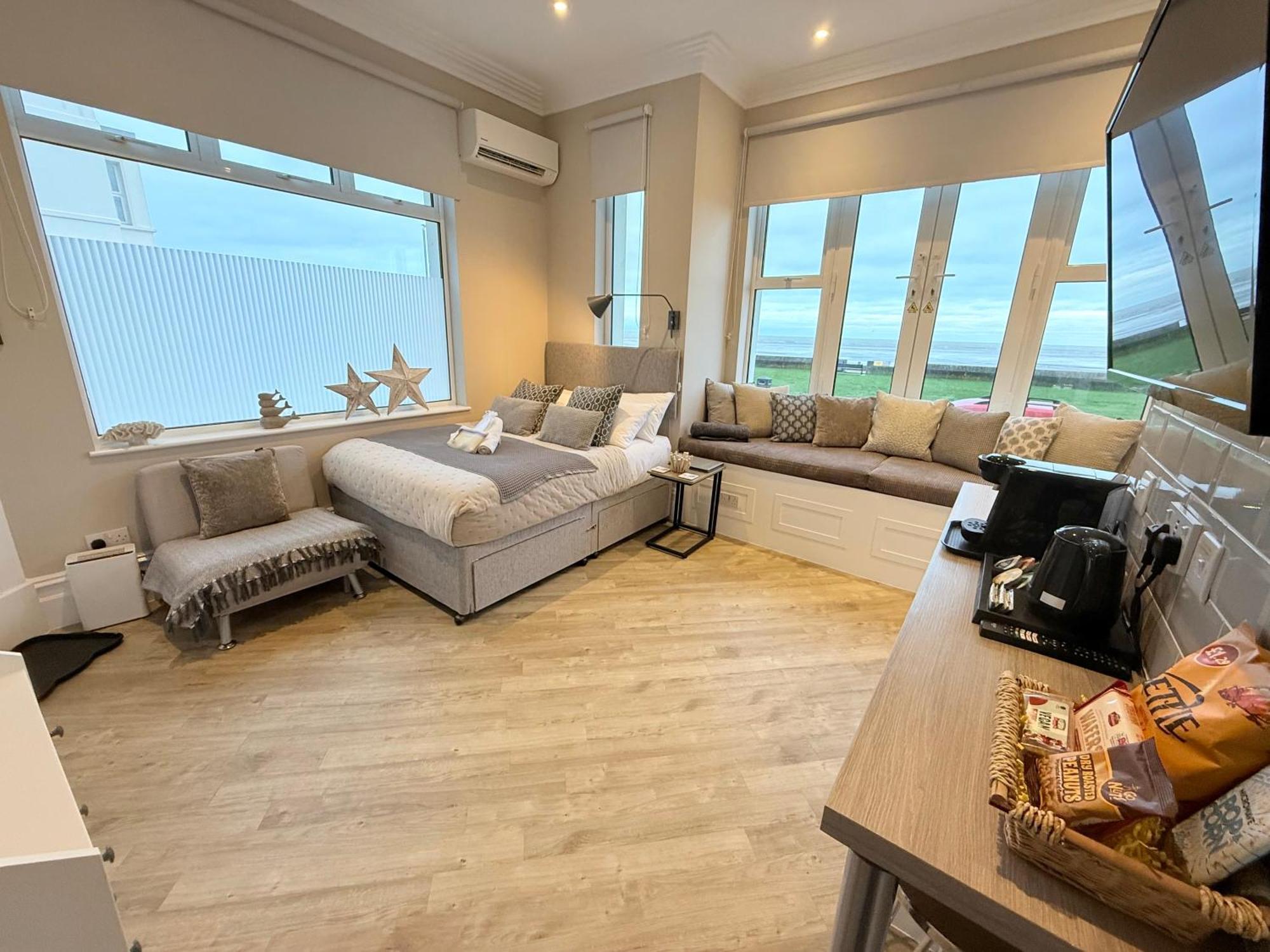 Beachfront Compact Coastal Crib, Direct Sea Views & Air Conditioning Littlestone-on-Sea Ngoại thất bức ảnh